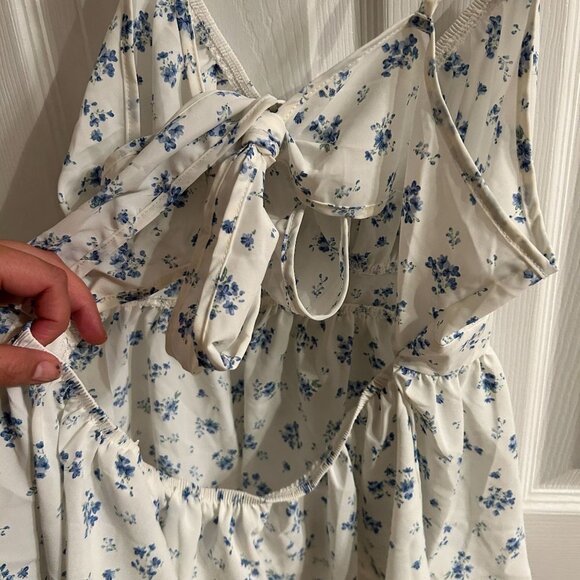 Floral Romper Women's Sleeveless Blue White Button Front‎ Tie Back Casual Cute - Picture 5 of 8
